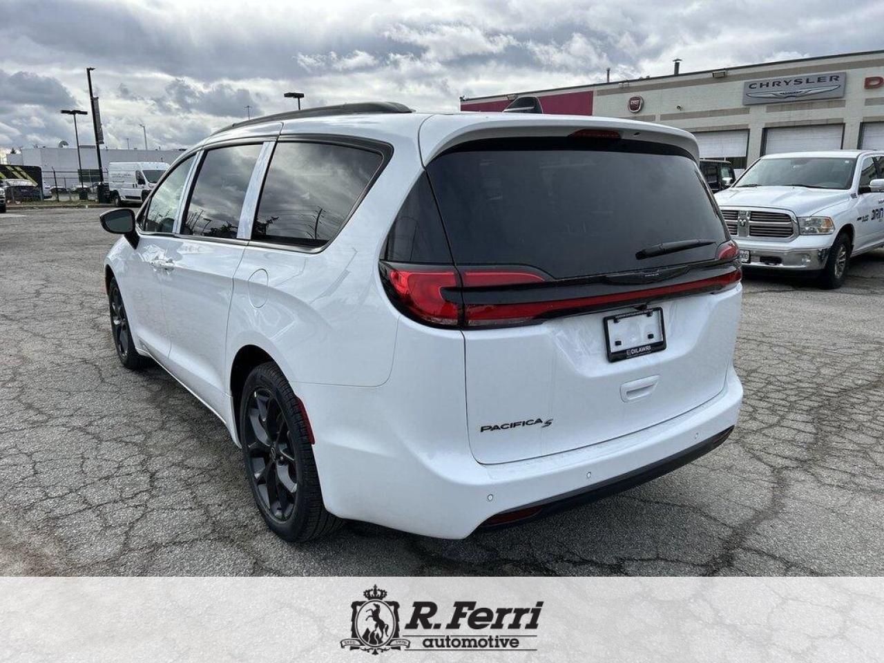 2026 Chrysler Pacifica Select Front-Wheel Drive Passenger Van Photo