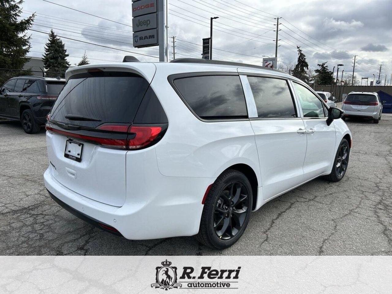 2026 Chrysler Pacifica Select Front-Wheel Drive Passenger Van Photo