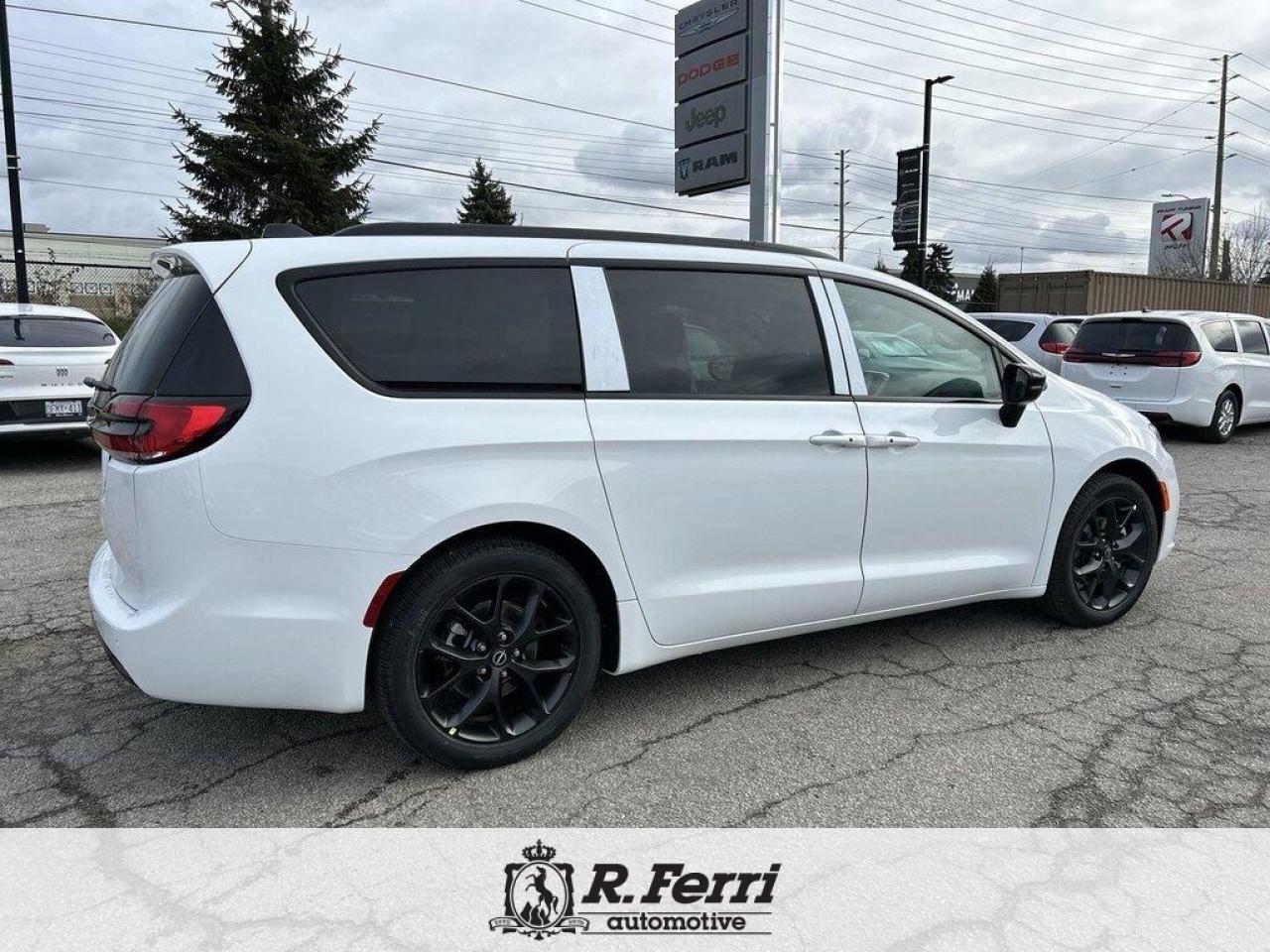 2026 Chrysler Pacifica Select Front-Wheel Drive Passenger Van Photo