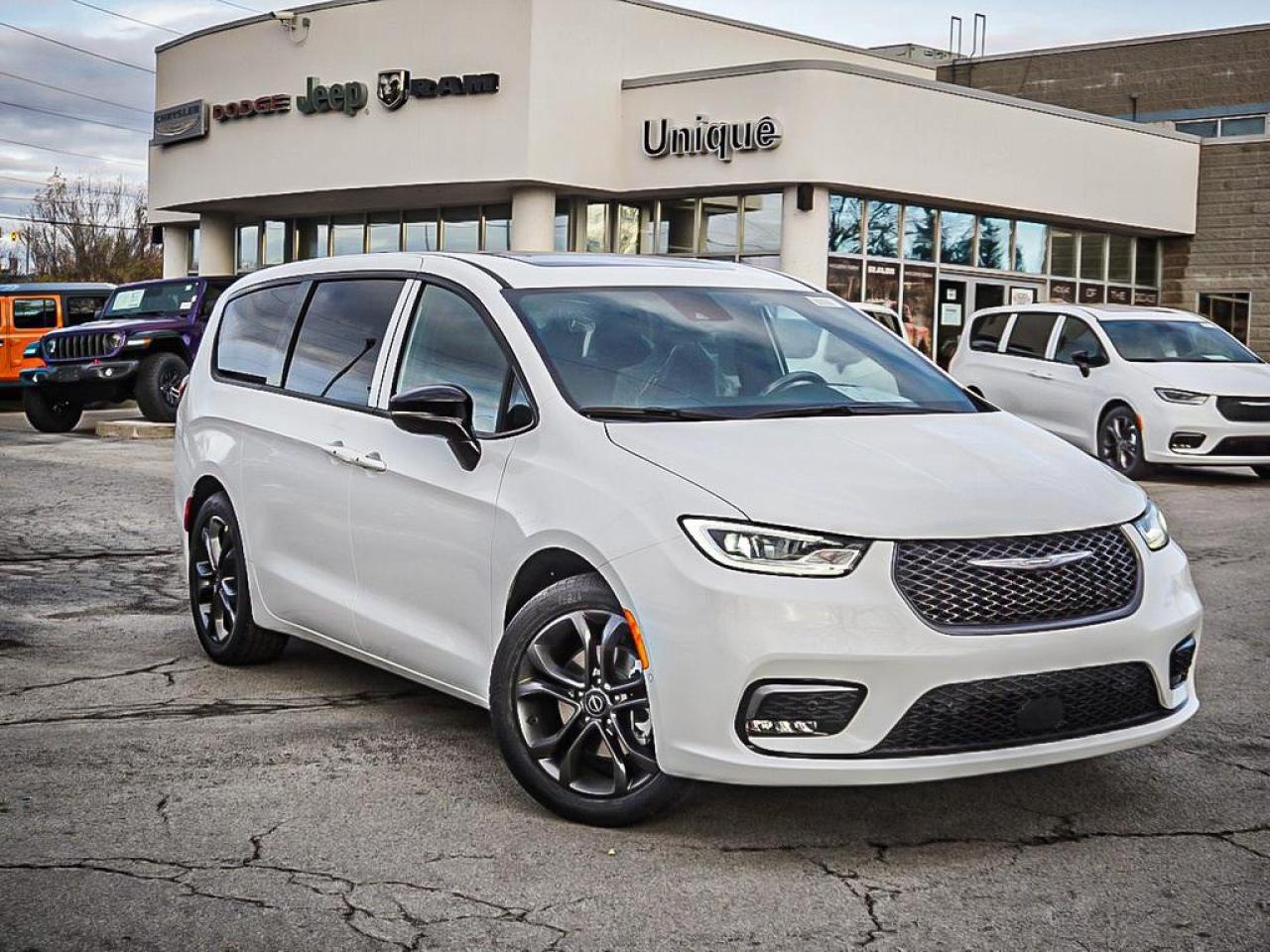 2026 Chrysler Pacifica  Photo