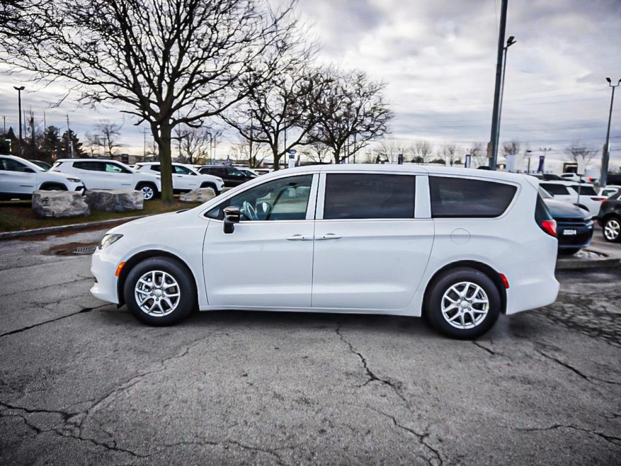 2026 Chrysler Grand Caravan  Photo4