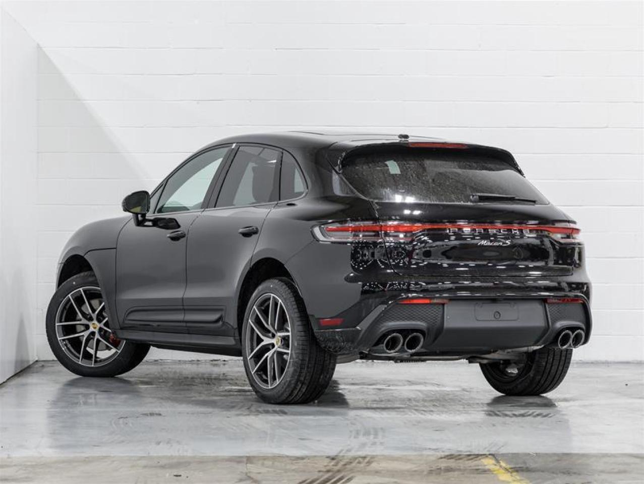 2025 Porsche Macan  Photo2