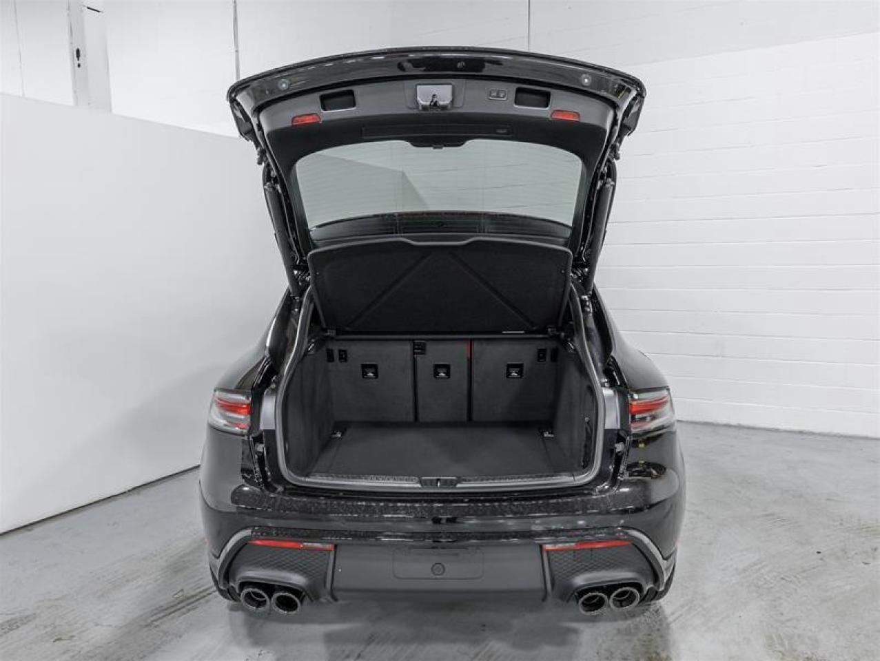 2025 Porsche Macan  Photo