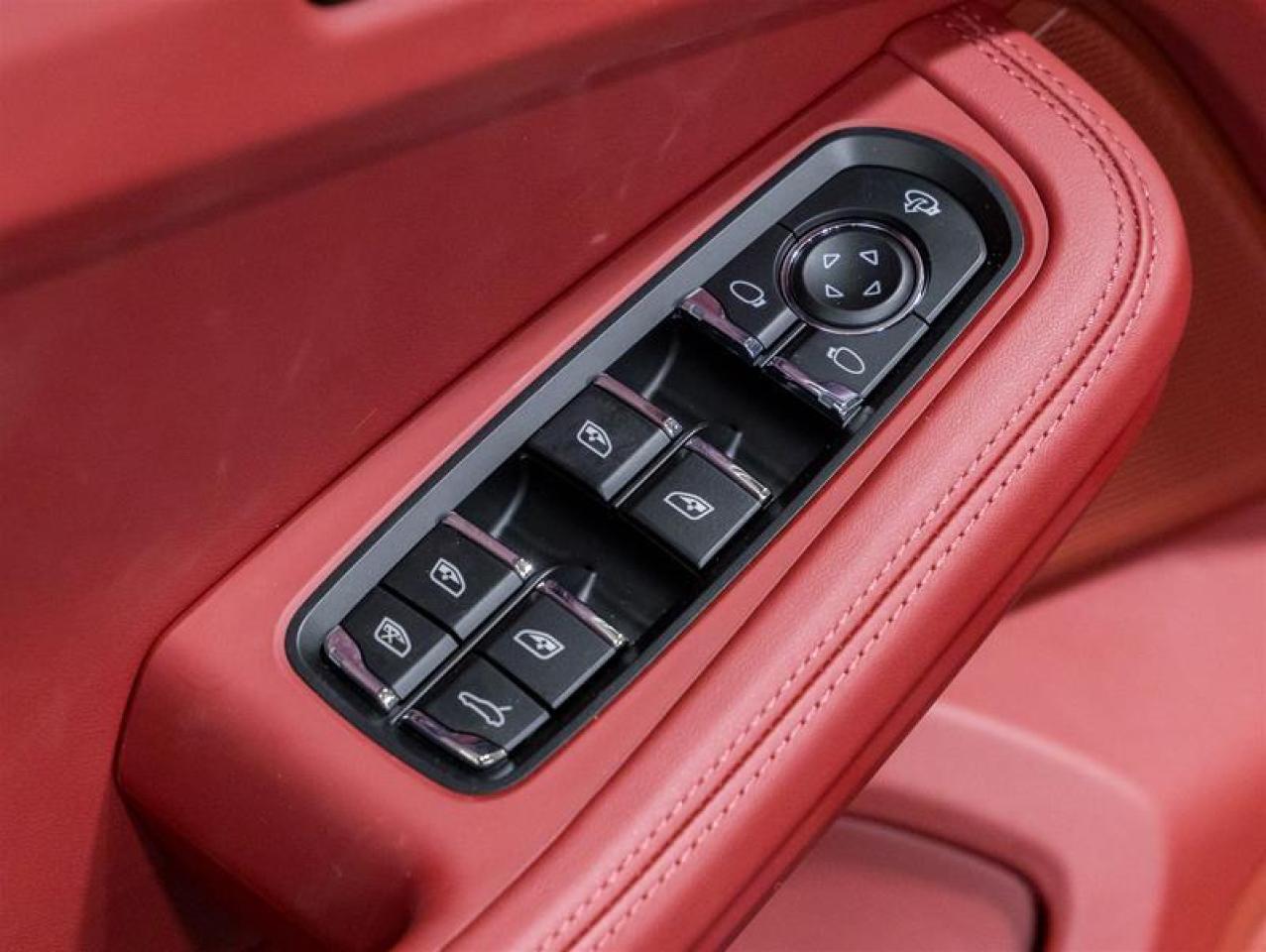 2025 Porsche Macan  Photo