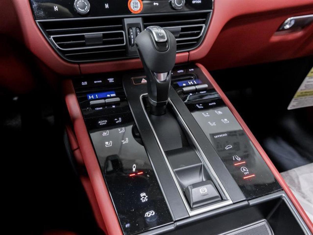 2025 Porsche Macan  Photo