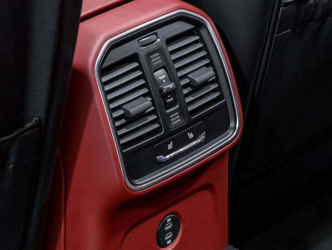 2025 Porsche Macan  Photo