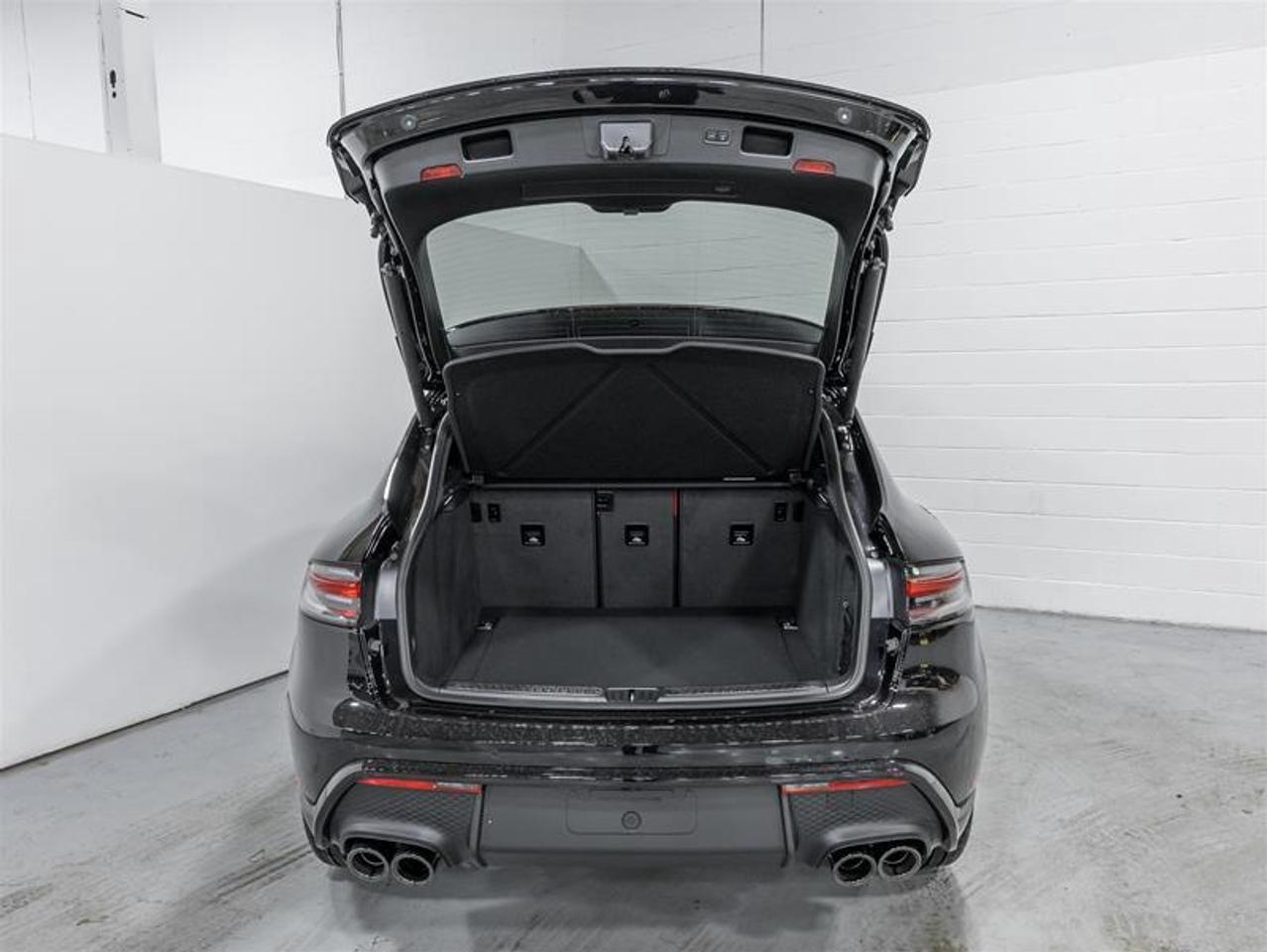 2025 Porsche Macan  Photo
