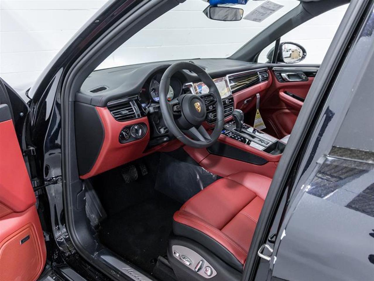 2025 Porsche Macan  Photo