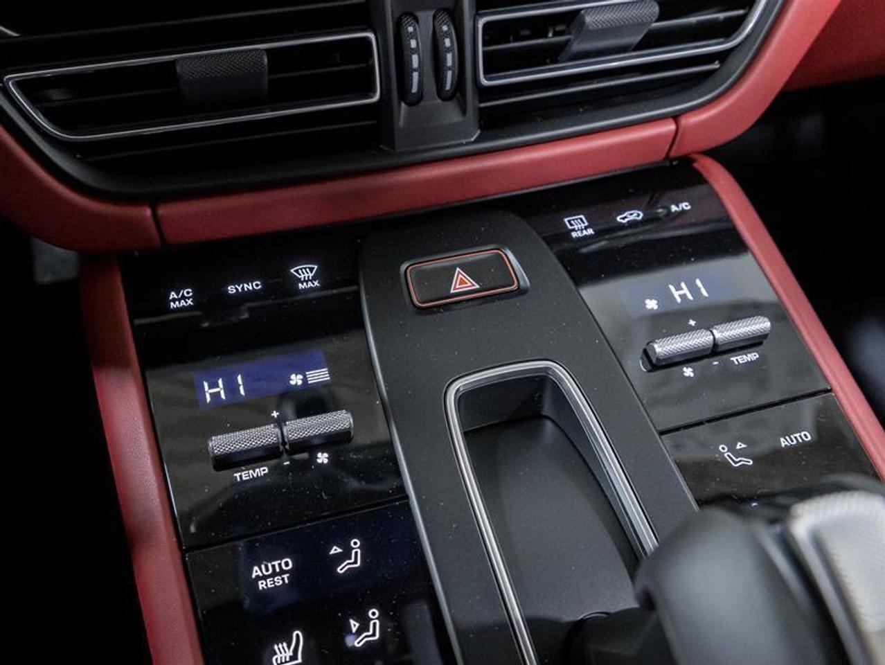 2025 Porsche Macan  Photo