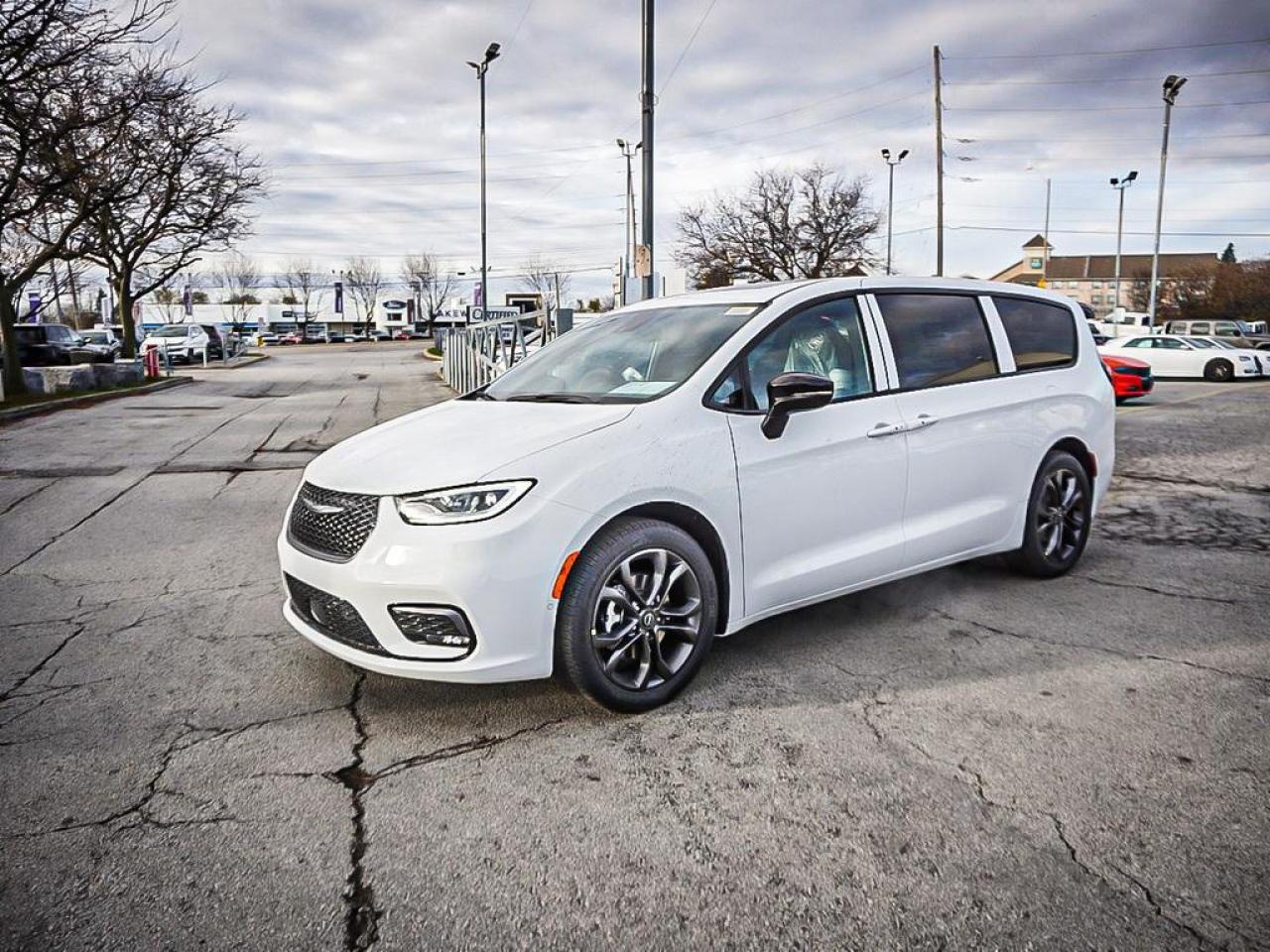 2026 Chrysler Pacifica  Photo4