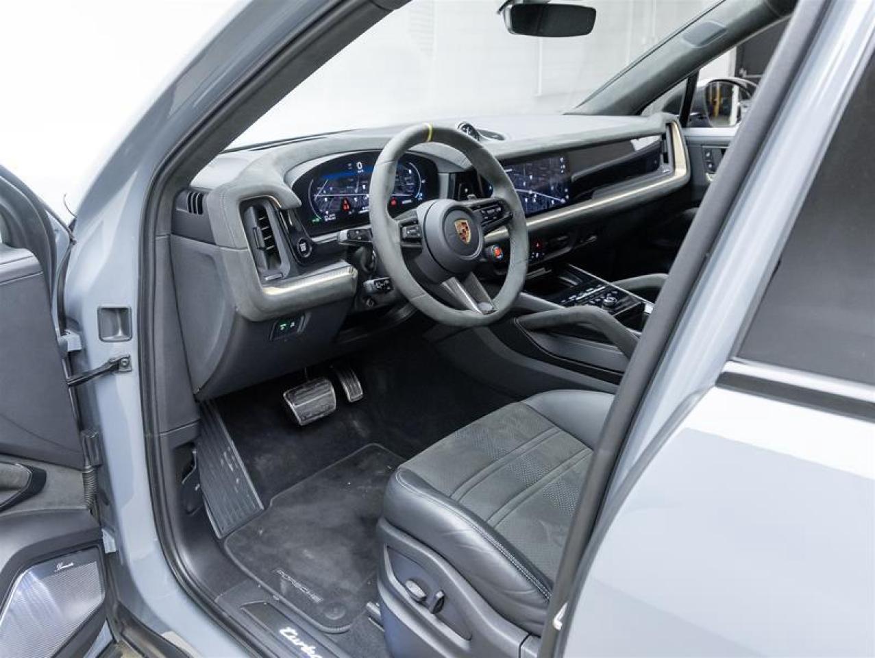 2024 Porsche Cayenne  Photo