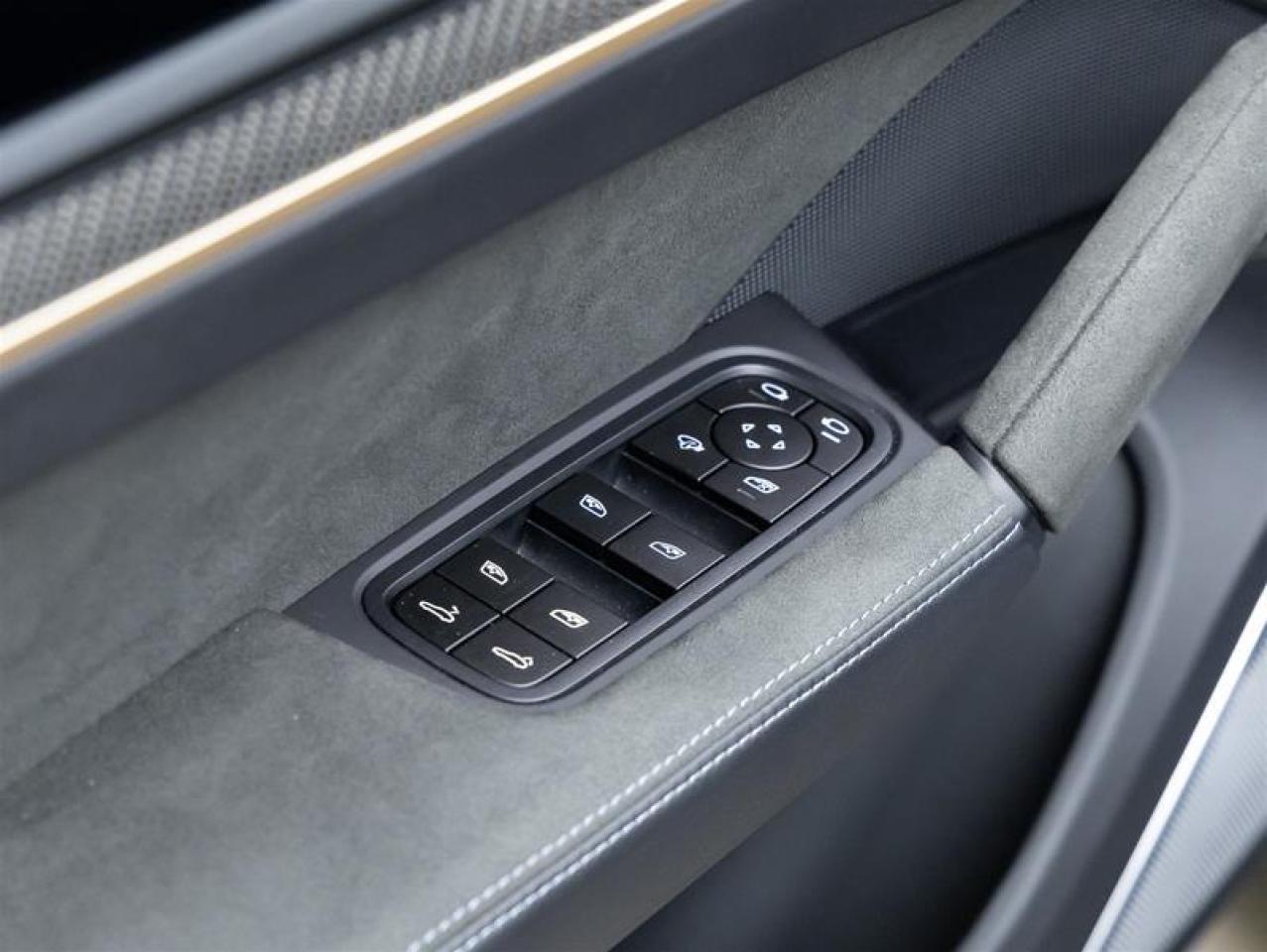 2024 Porsche Cayenne  Photo