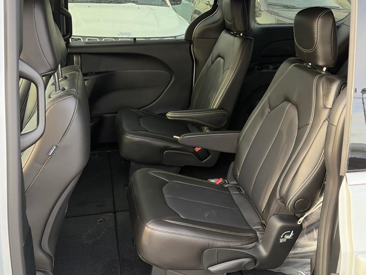 2026 Chrysler Grand Caravan SXT Front-Wheel Drive Passenger Van Photo