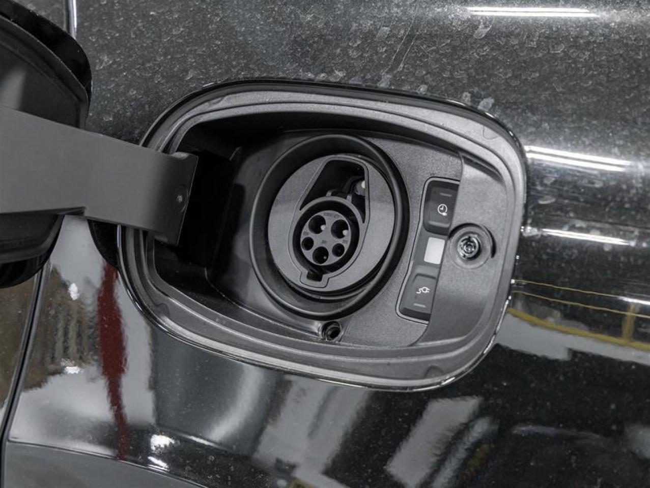 2025 Porsche Cayenne  Photo