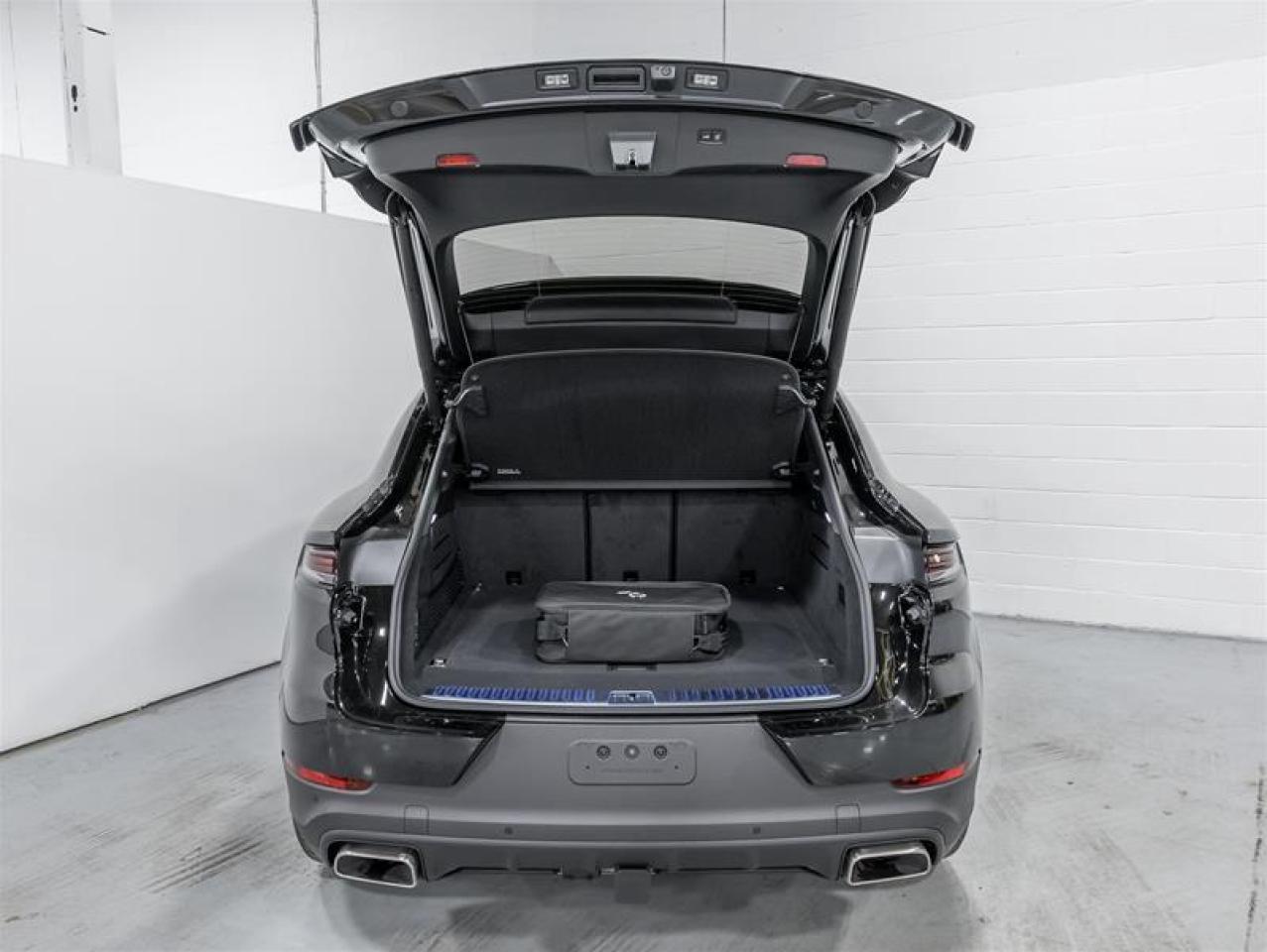 2025 Porsche Cayenne  Photo