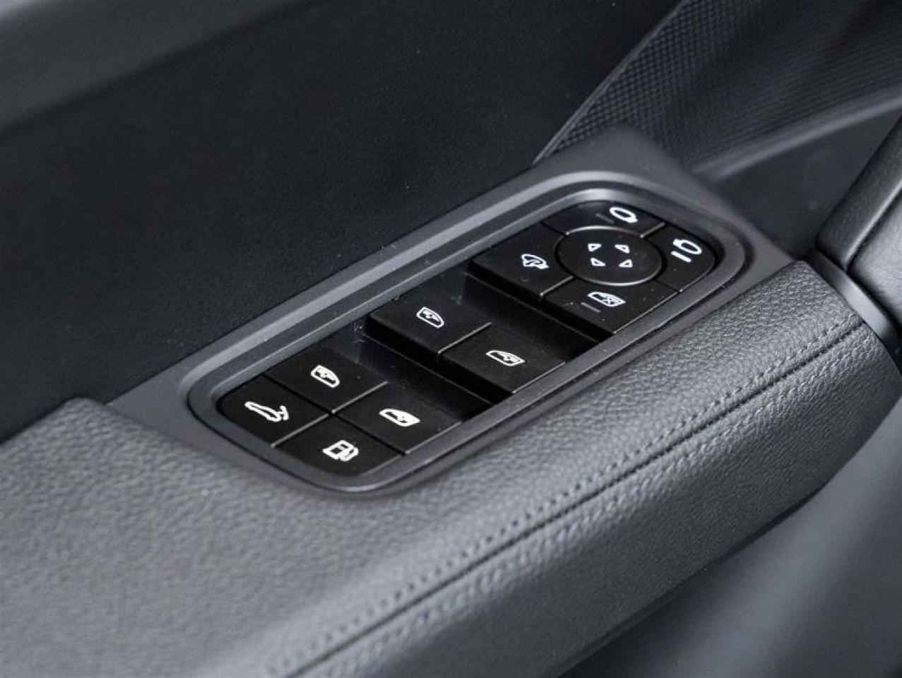 2025 Porsche Cayenne  Photo