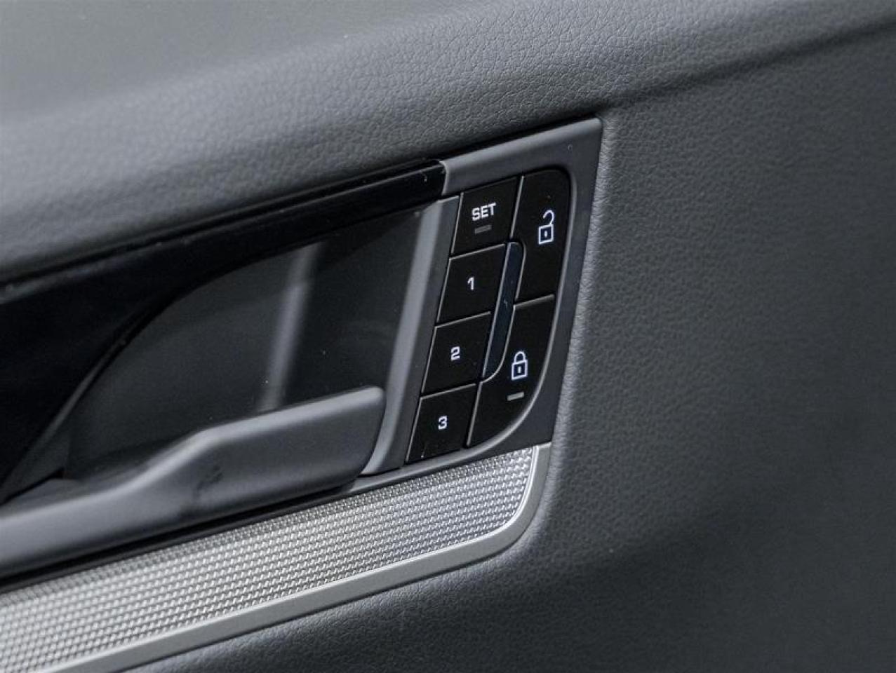 2025 Porsche Cayenne  Photo