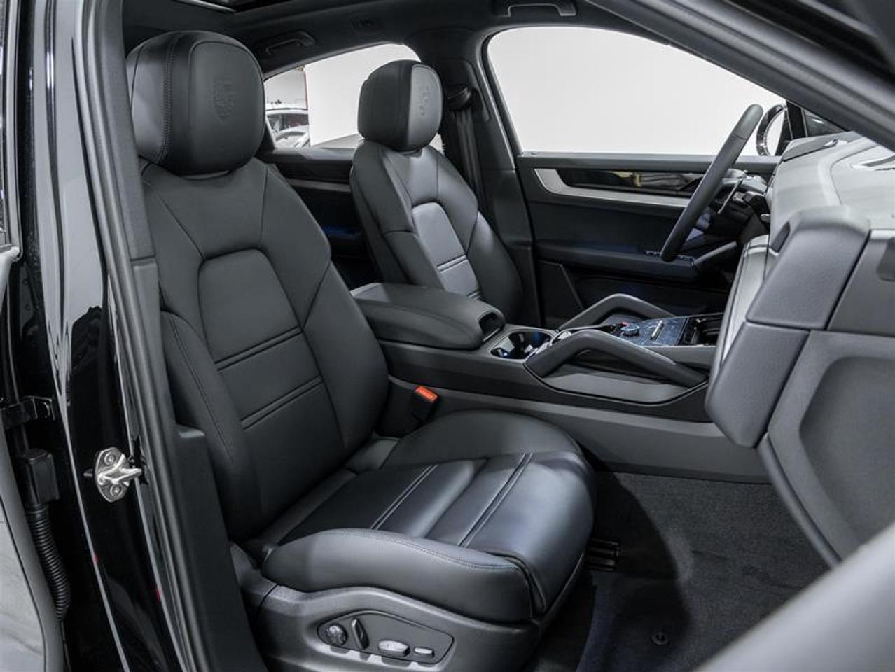 2025 Porsche Cayenne  Photo