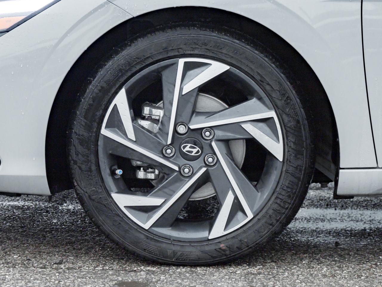 2025 Hyundai Elantra Luxury 4dr Sedan Photo