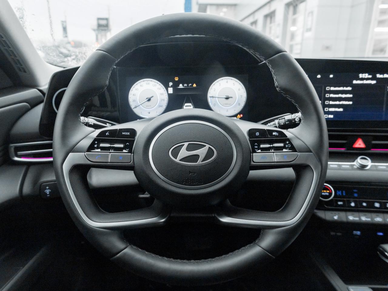 2025 Hyundai Elantra Luxury 4dr Sedan Photo