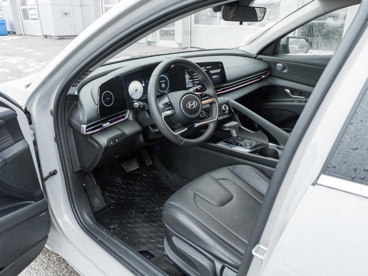 2025 Hyundai Elantra Luxury 4dr Sedan Photo