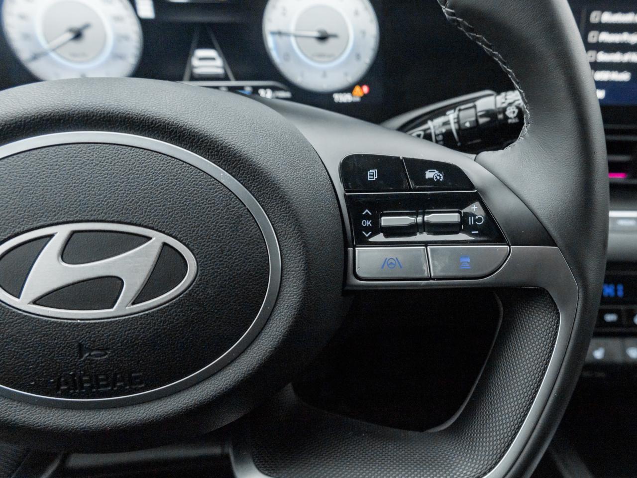 2025 Hyundai Elantra Luxury 4dr Sedan Photo