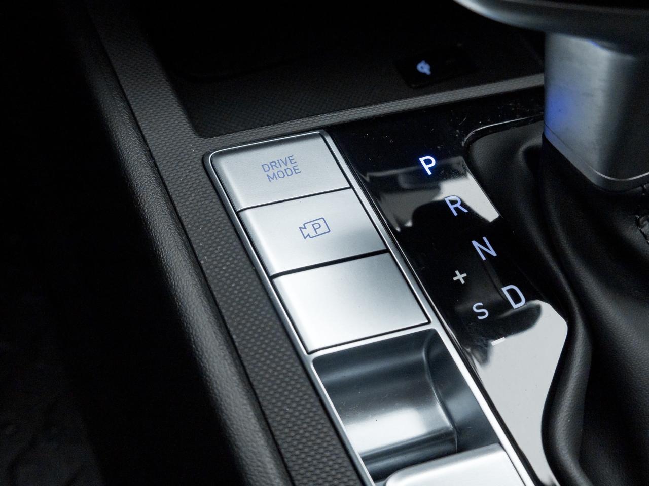 2025 Hyundai Elantra Luxury 4dr Sedan Photo