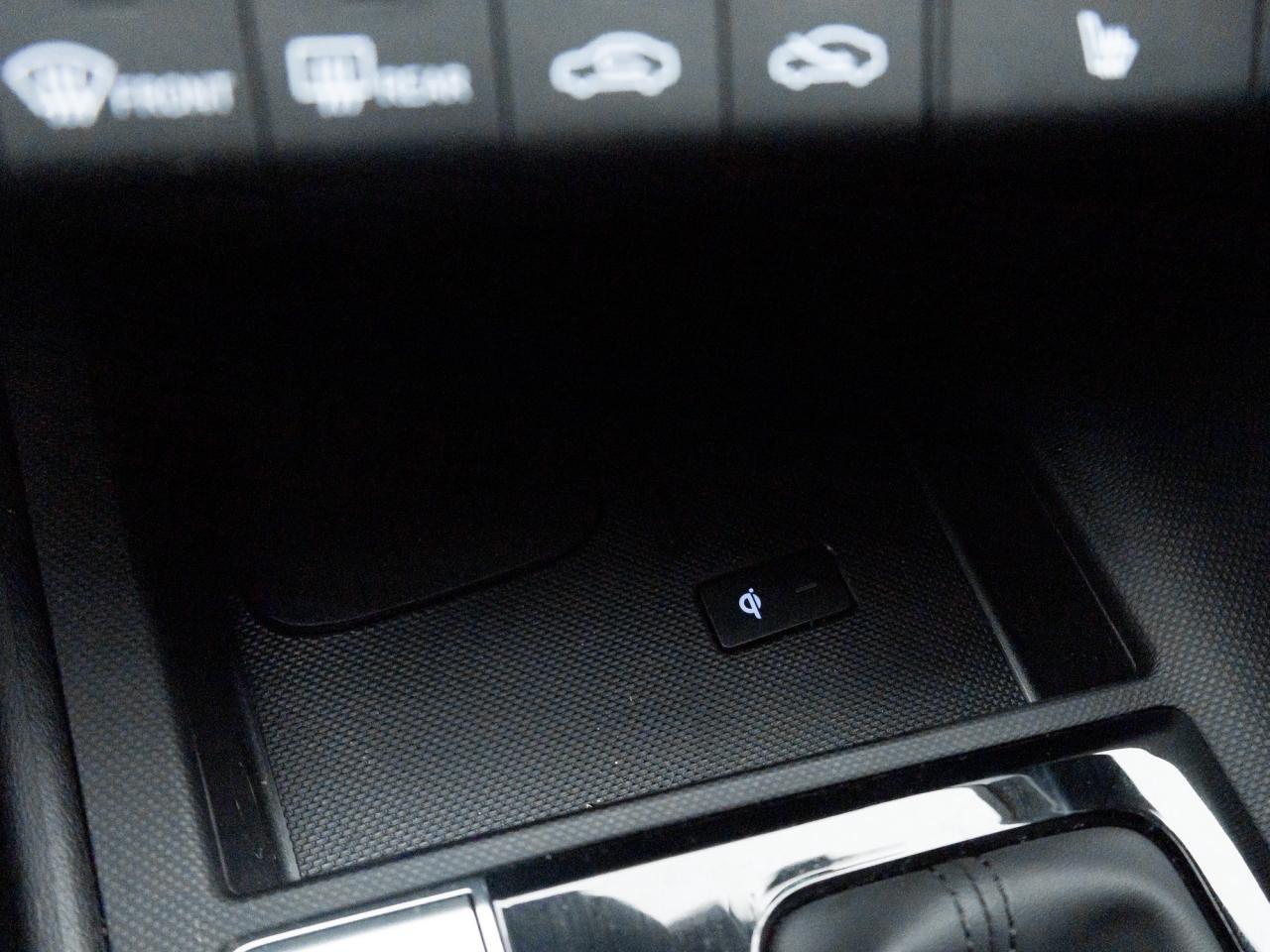 2025 Hyundai Elantra Luxury 4dr Sedan Photo