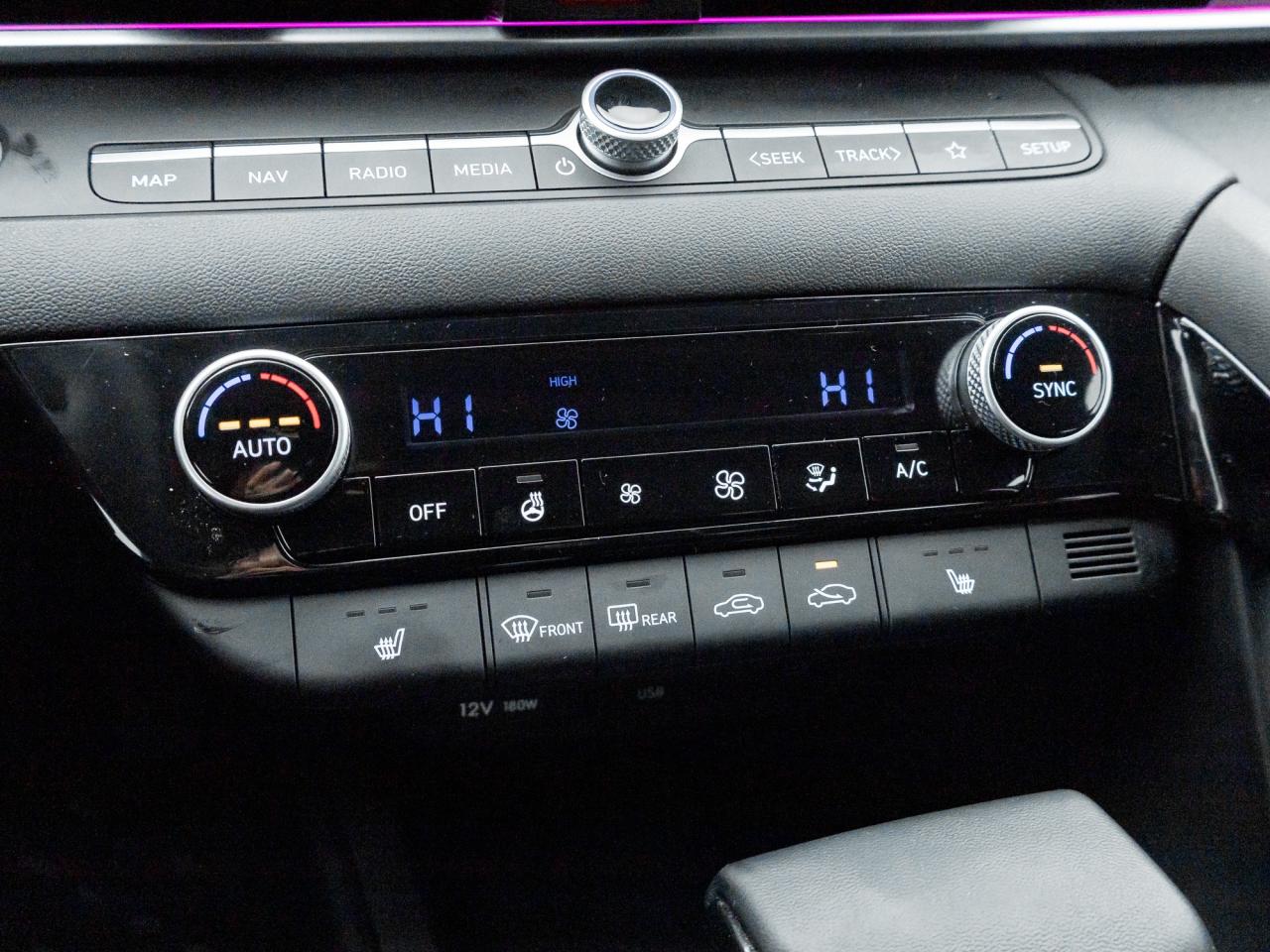 2025 Hyundai Elantra Luxury 4dr Sedan Photo