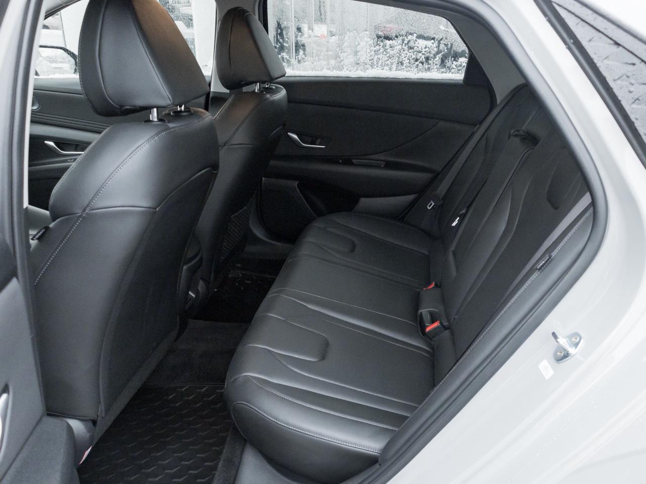 2025 Hyundai Elantra Luxury 4dr Sedan Photo