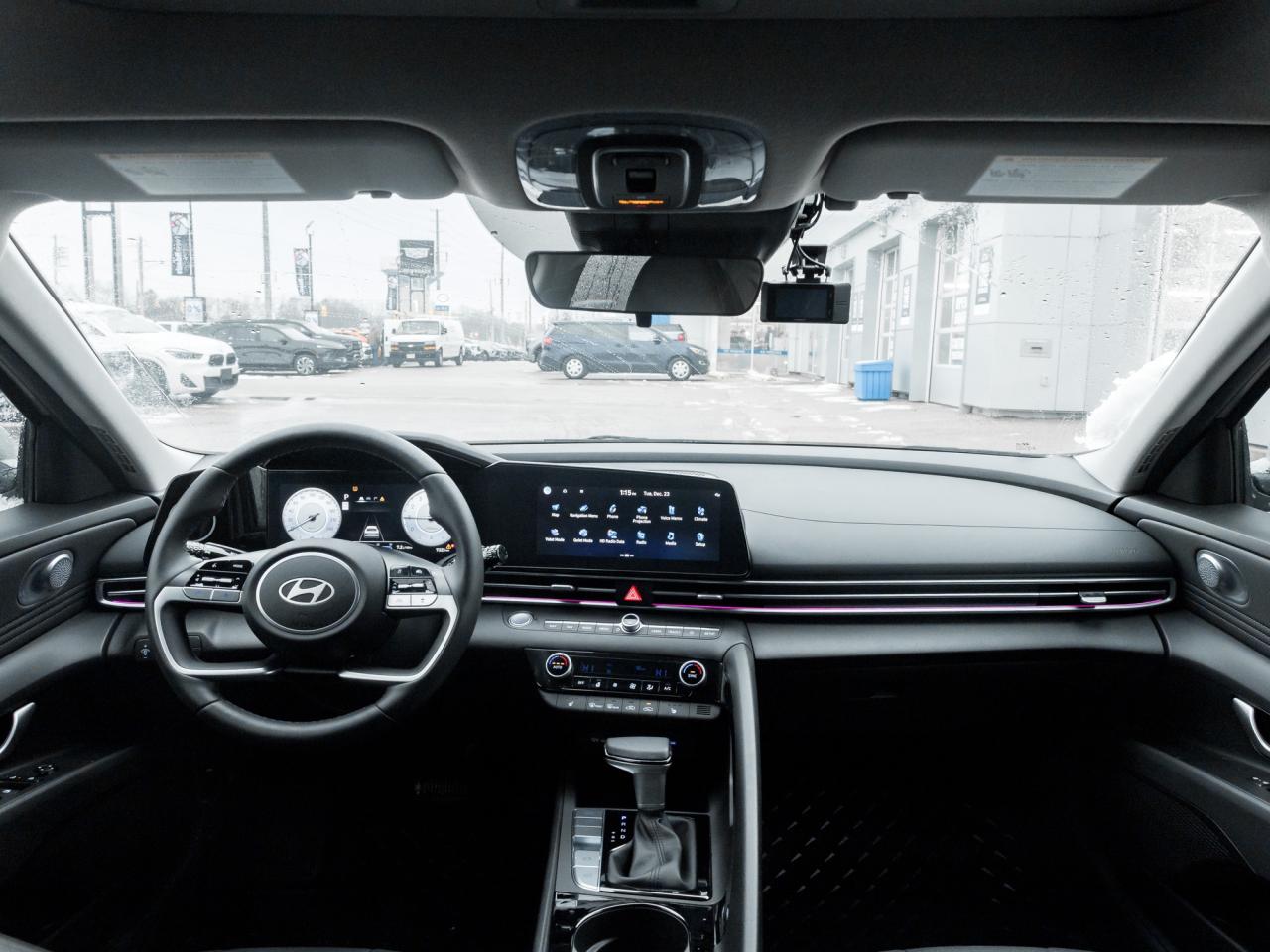 2025 Hyundai Elantra Luxury 4dr Sedan Photo