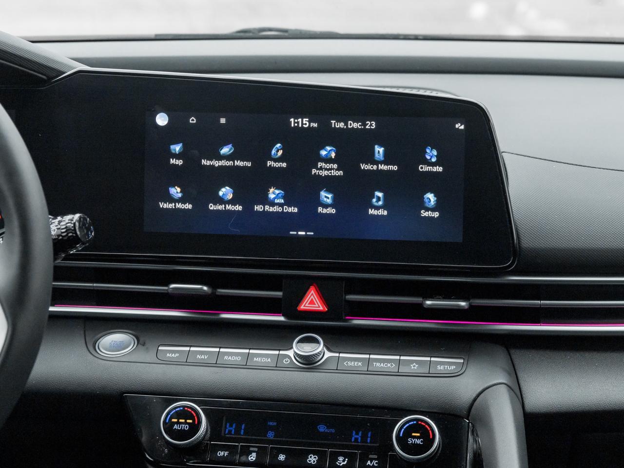 2025 Hyundai Elantra Luxury 4dr Sedan Photo