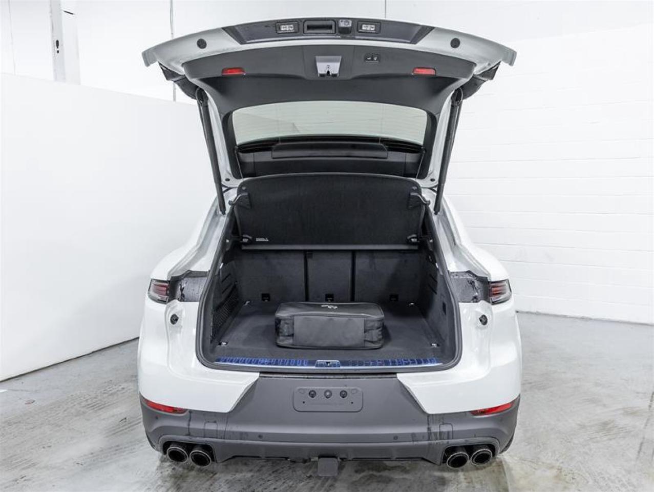 2025 Porsche Cayenne  Photo