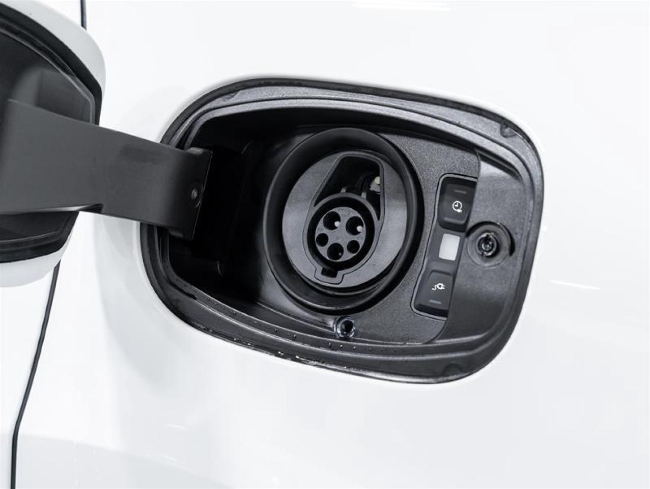 2025 Porsche Cayenne  Photo