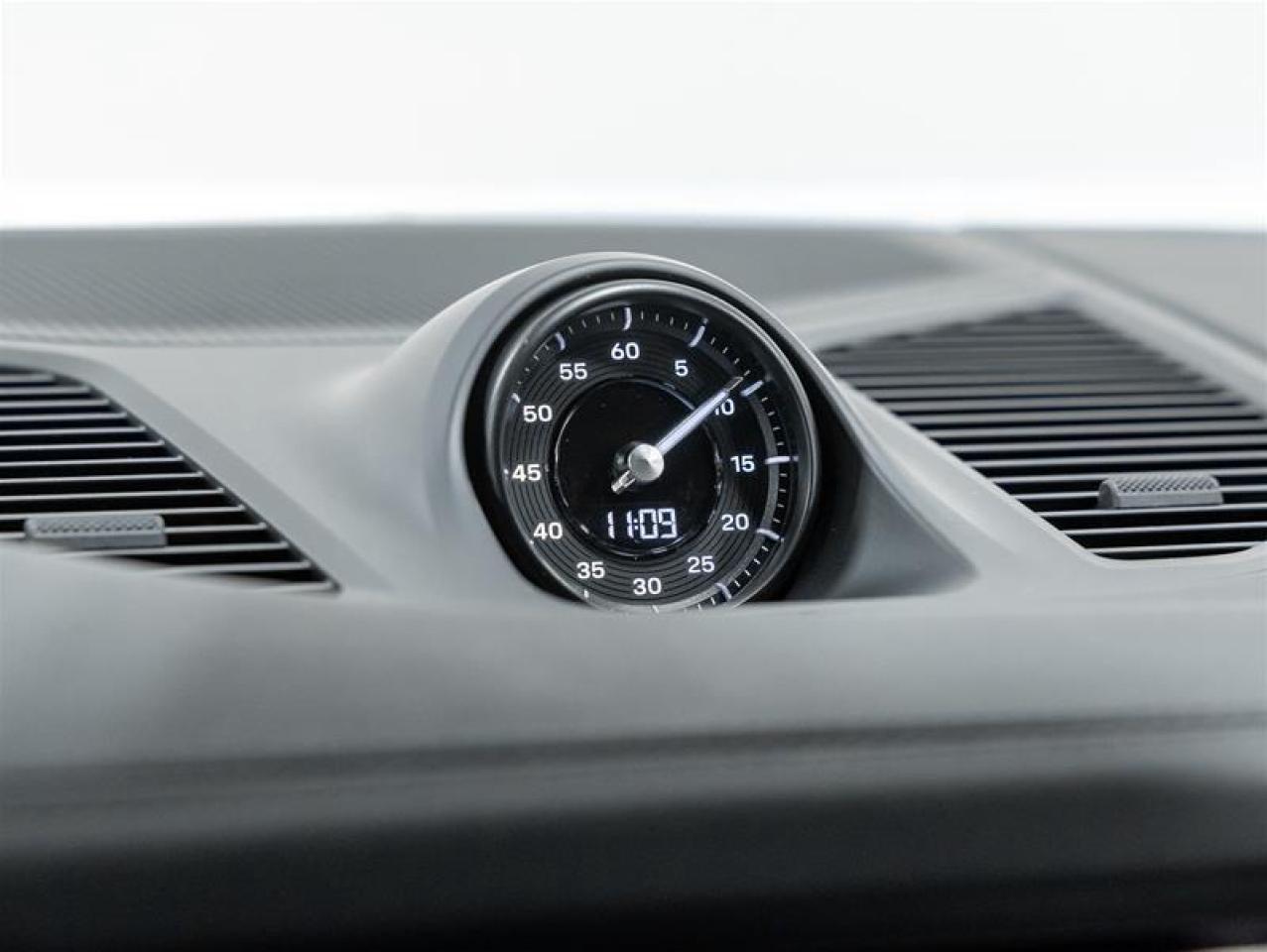 2025 Porsche Cayenne  Photo