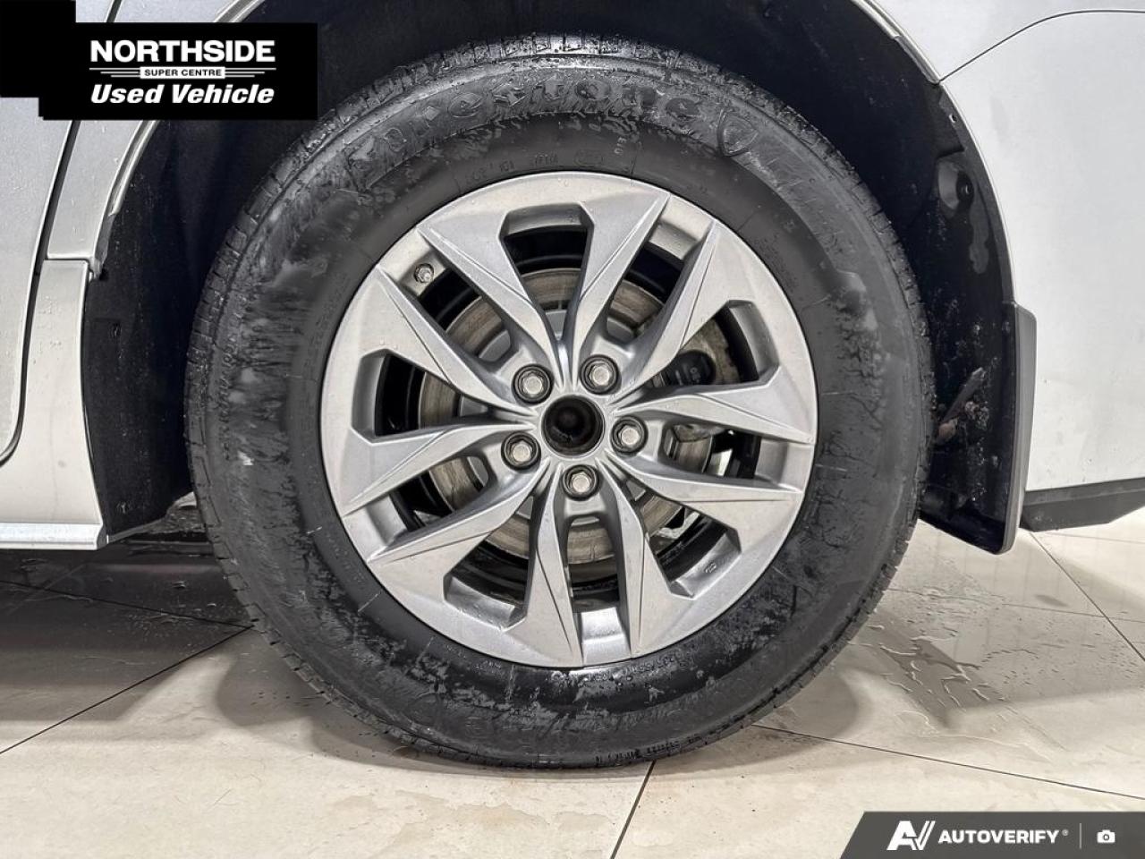 2023 Toyota Sienna XLE 8-Passenger 4dr Front-Wheel Drive Passenger Van Photo