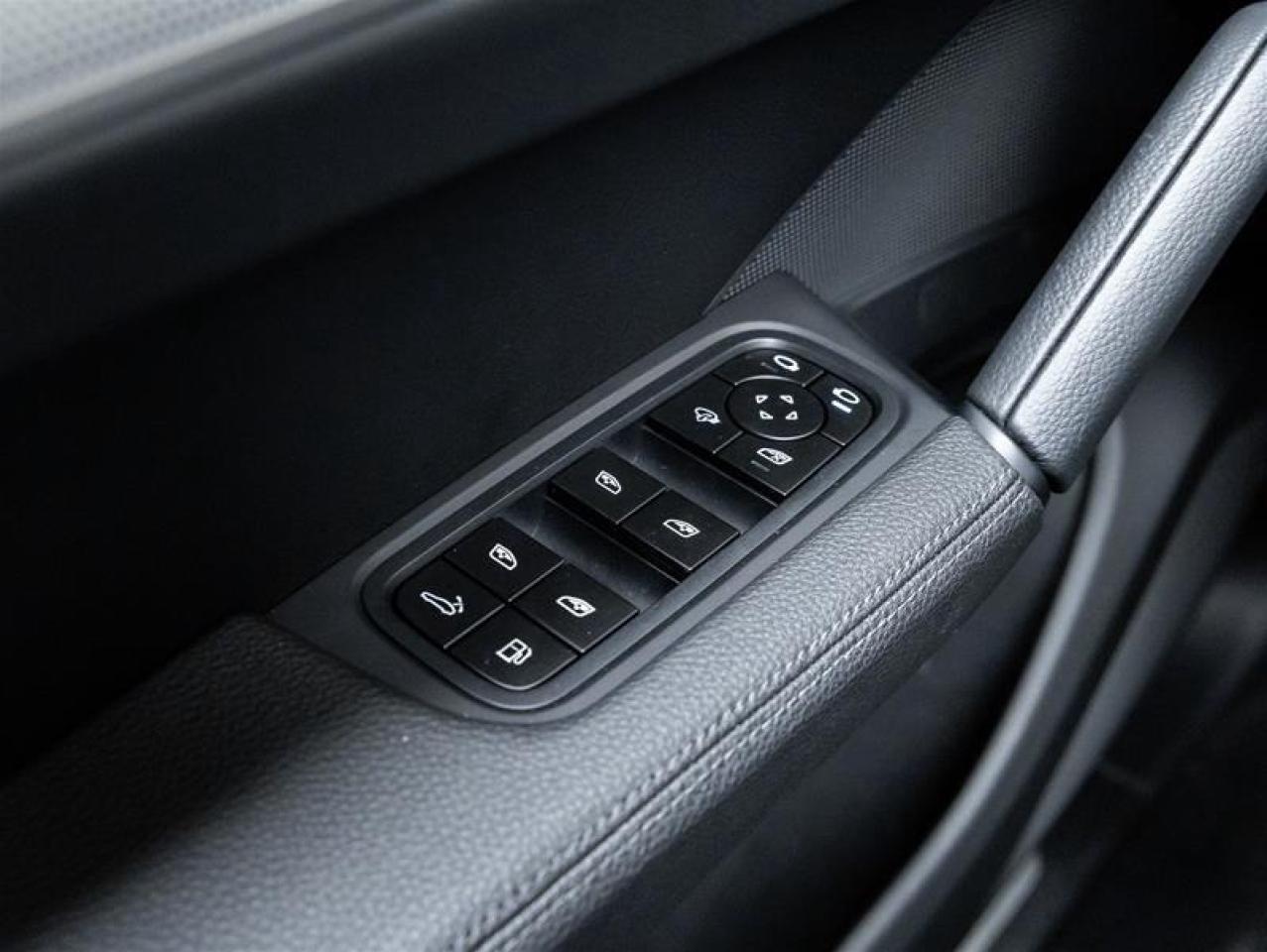 2024 Porsche Cayenne  Photo