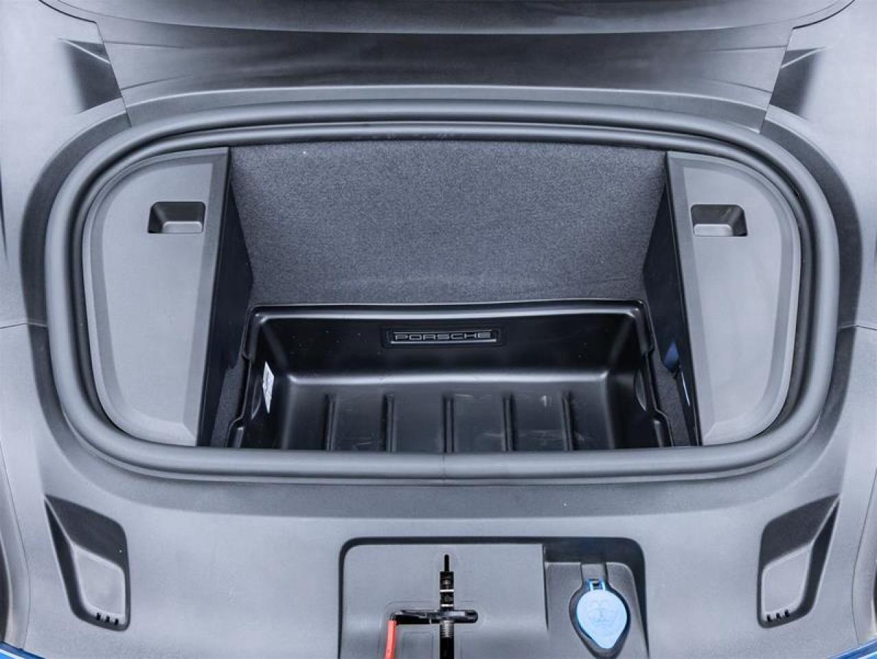 2023 Porsche Taycan  Photo4