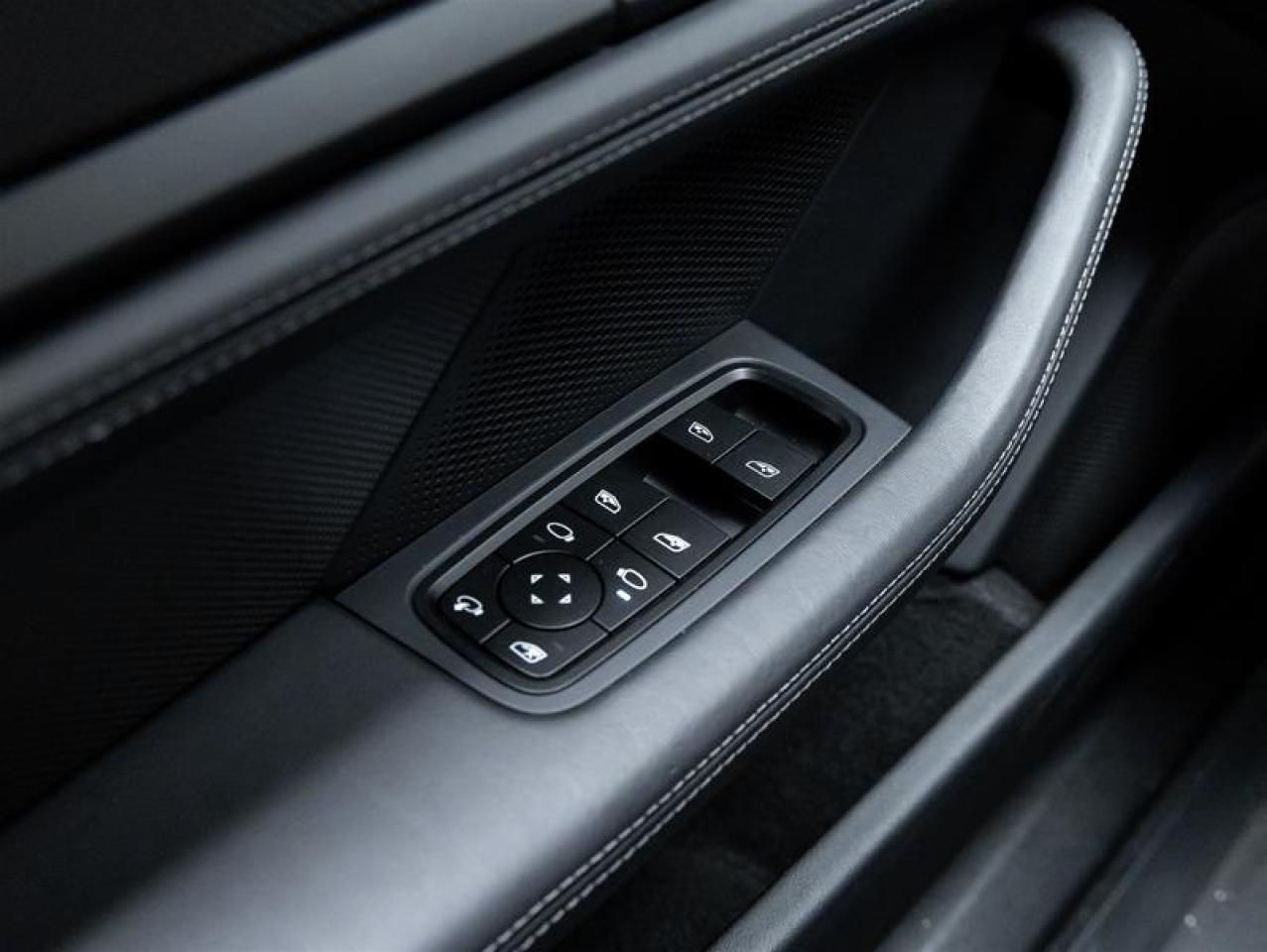 2023 Porsche Taycan  Photo