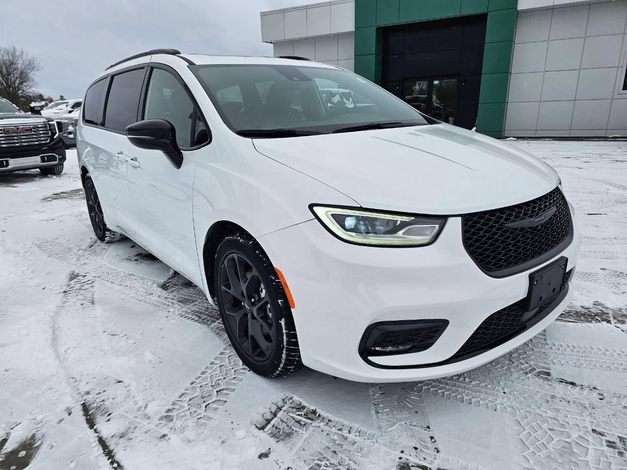 2024 Chrysler Pacifica Touring-L Front-Wheel Drive Passenger Van Photo