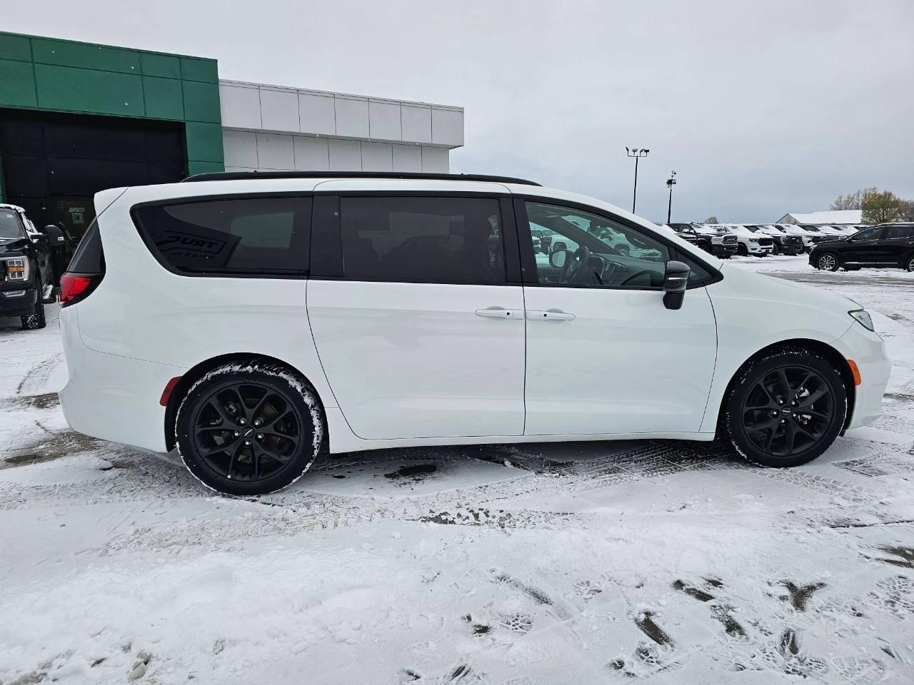 2024 Chrysler Pacifica Touring-L Front-Wheel Drive Passenger Van Photo