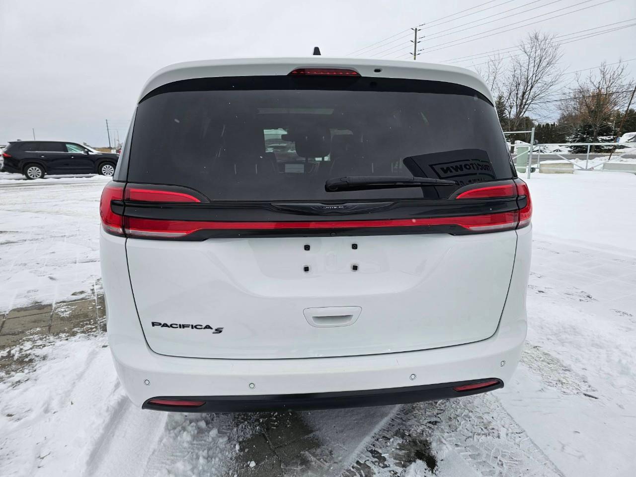 2024 Chrysler Pacifica Touring-L Front-Wheel Drive Passenger Van Photo