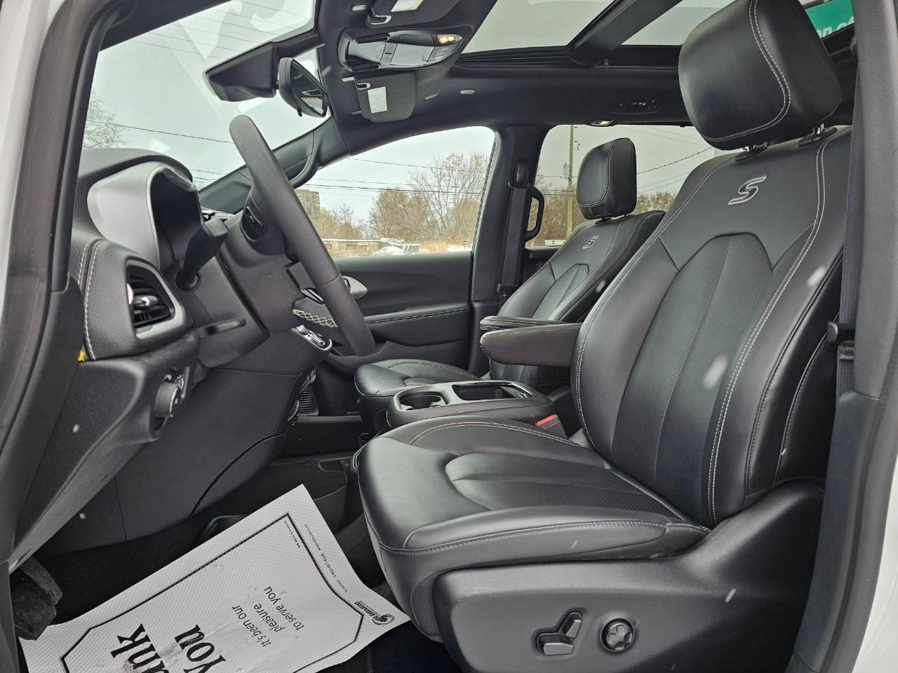 2024 Chrysler Pacifica Touring-L Front-Wheel Drive Passenger Van Photo