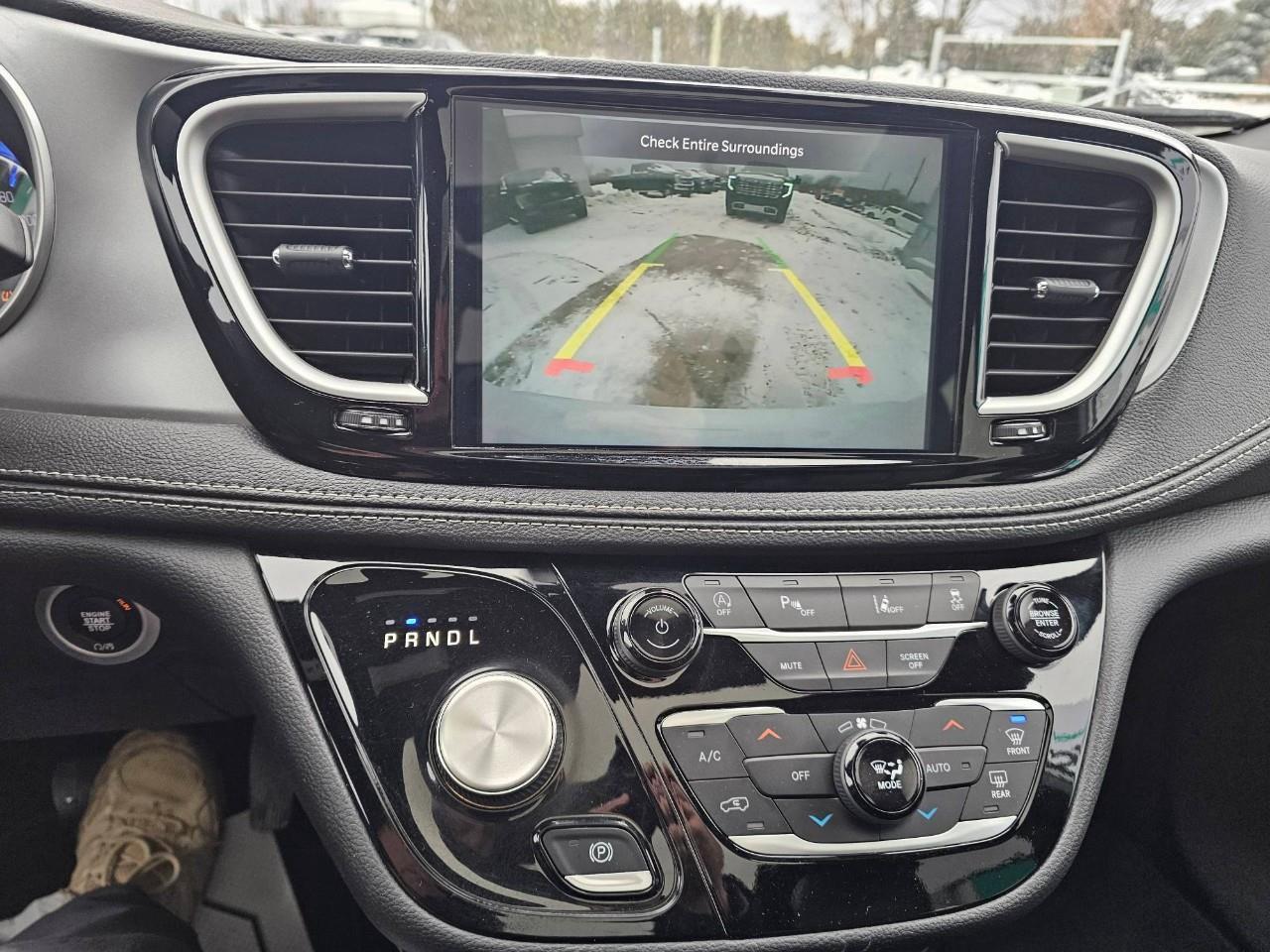 2024 Chrysler Pacifica Touring-L Front-Wheel Drive Passenger Van Photo