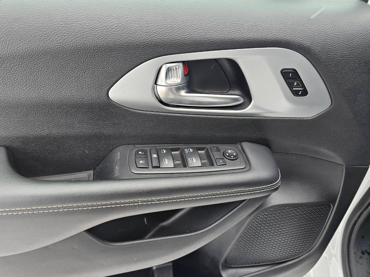 2024 Chrysler Pacifica Touring-L Front-Wheel Drive Passenger Van Photo