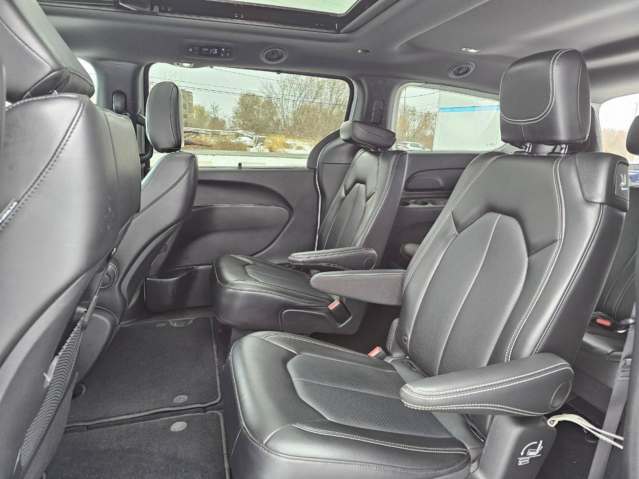 2024 Chrysler Pacifica Touring-L Front-Wheel Drive Passenger Van Photo