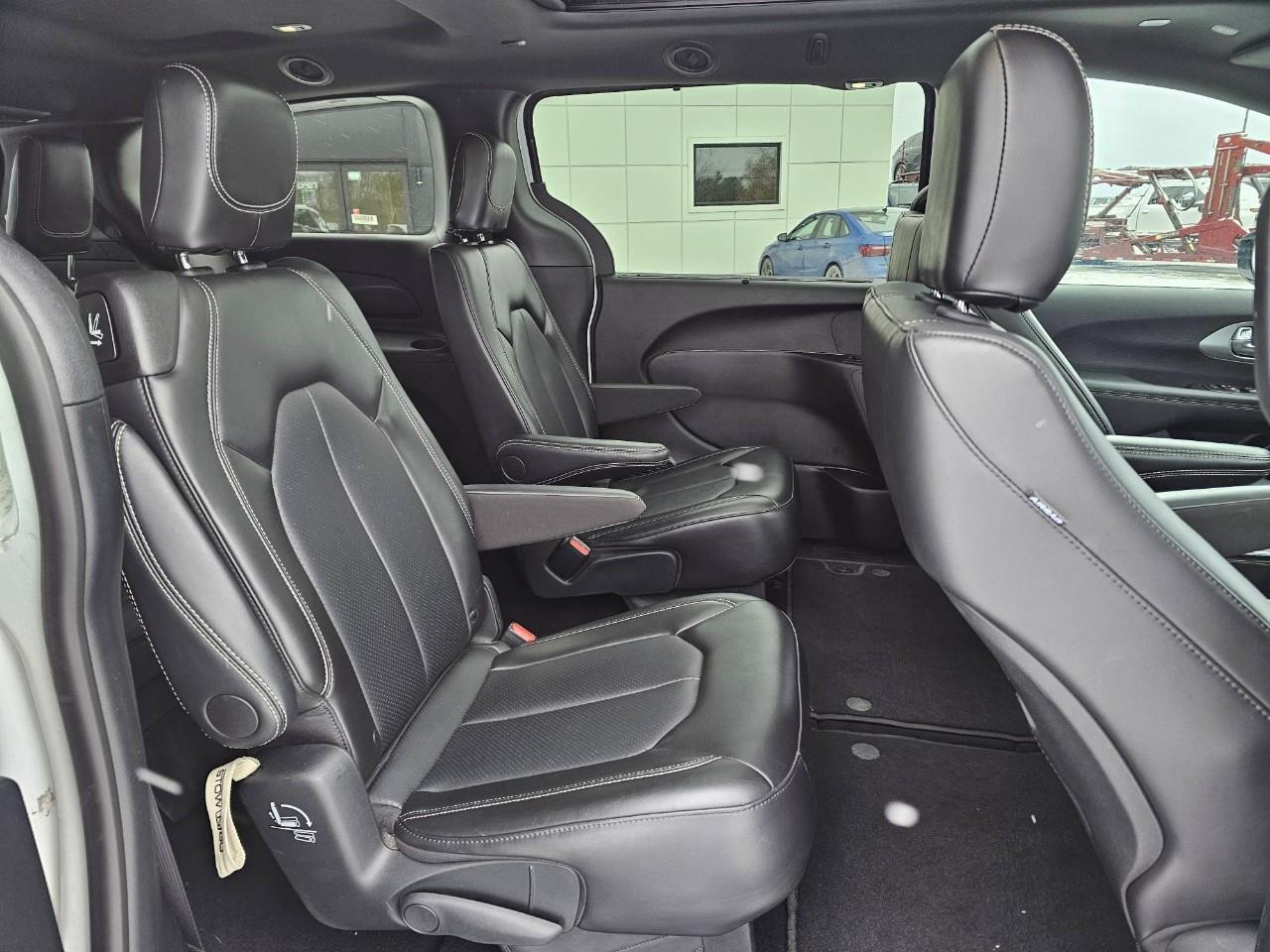 2024 Chrysler Pacifica Touring-L Front-Wheel Drive Passenger Van Photo