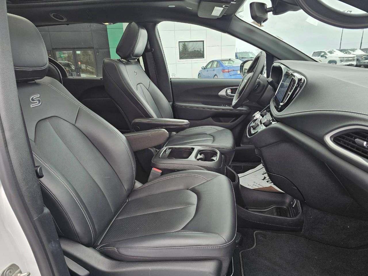 2024 Chrysler Pacifica Touring-L Front-Wheel Drive Passenger Van Photo