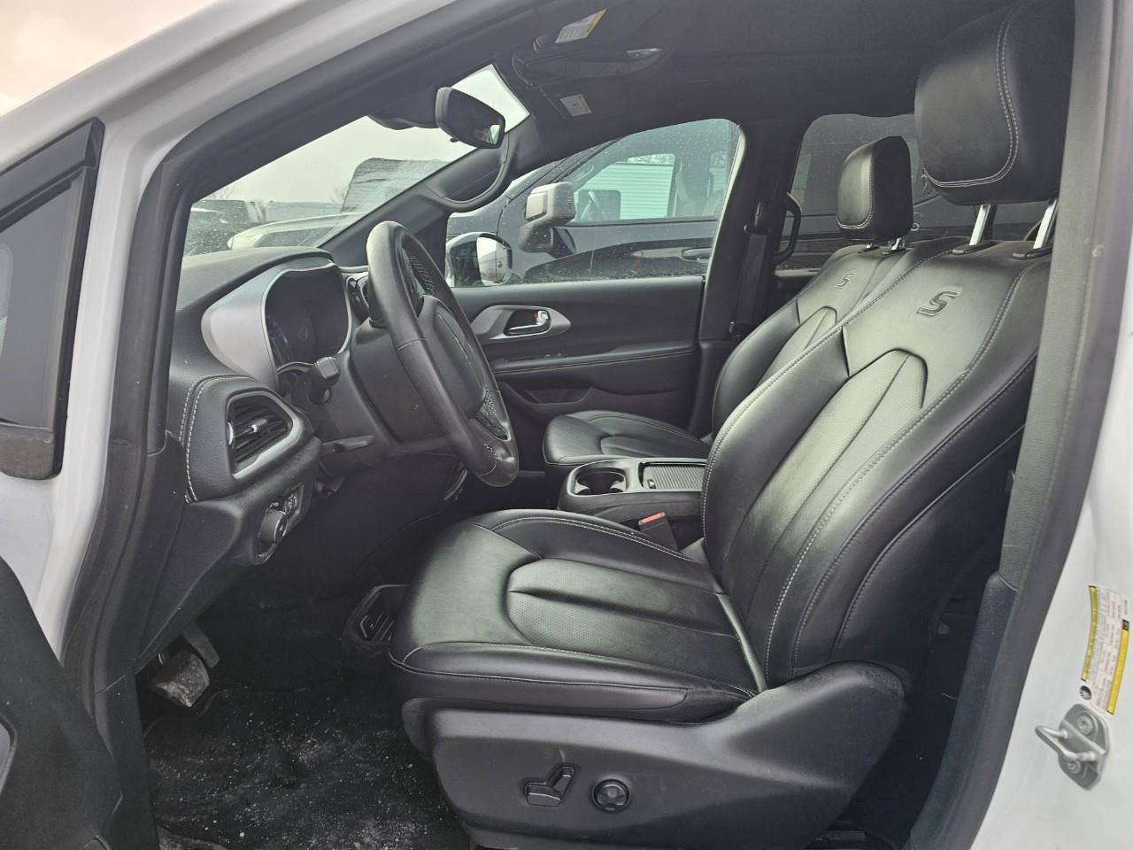 2024 Chrysler Pacifica Touring-L Front-Wheel Drive Passenger Van Photo2