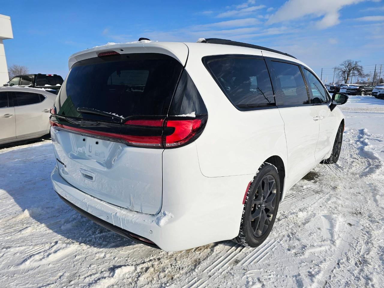 2024 Chrysler Pacifica Touring-L Front-Wheel Drive Passenger Van Photo